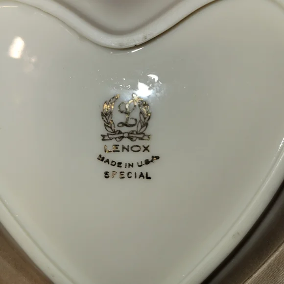 Vtg Lenox Ivory China Special Rose Embossed Gold Trim Bud Vase & Heart Dish USA - Picture 5 of 5